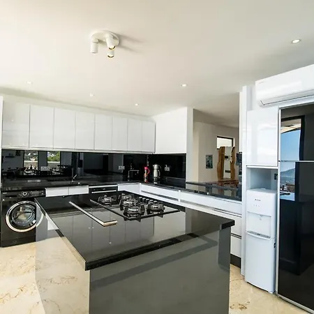 Unlimited 2 Luxury 6 Bedroom 别墅